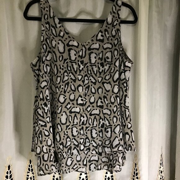 Lane Bryant  Gray& Black Animal Print Double Layer Chiffon Swing Tank Size 14 - Picture 6 of 12